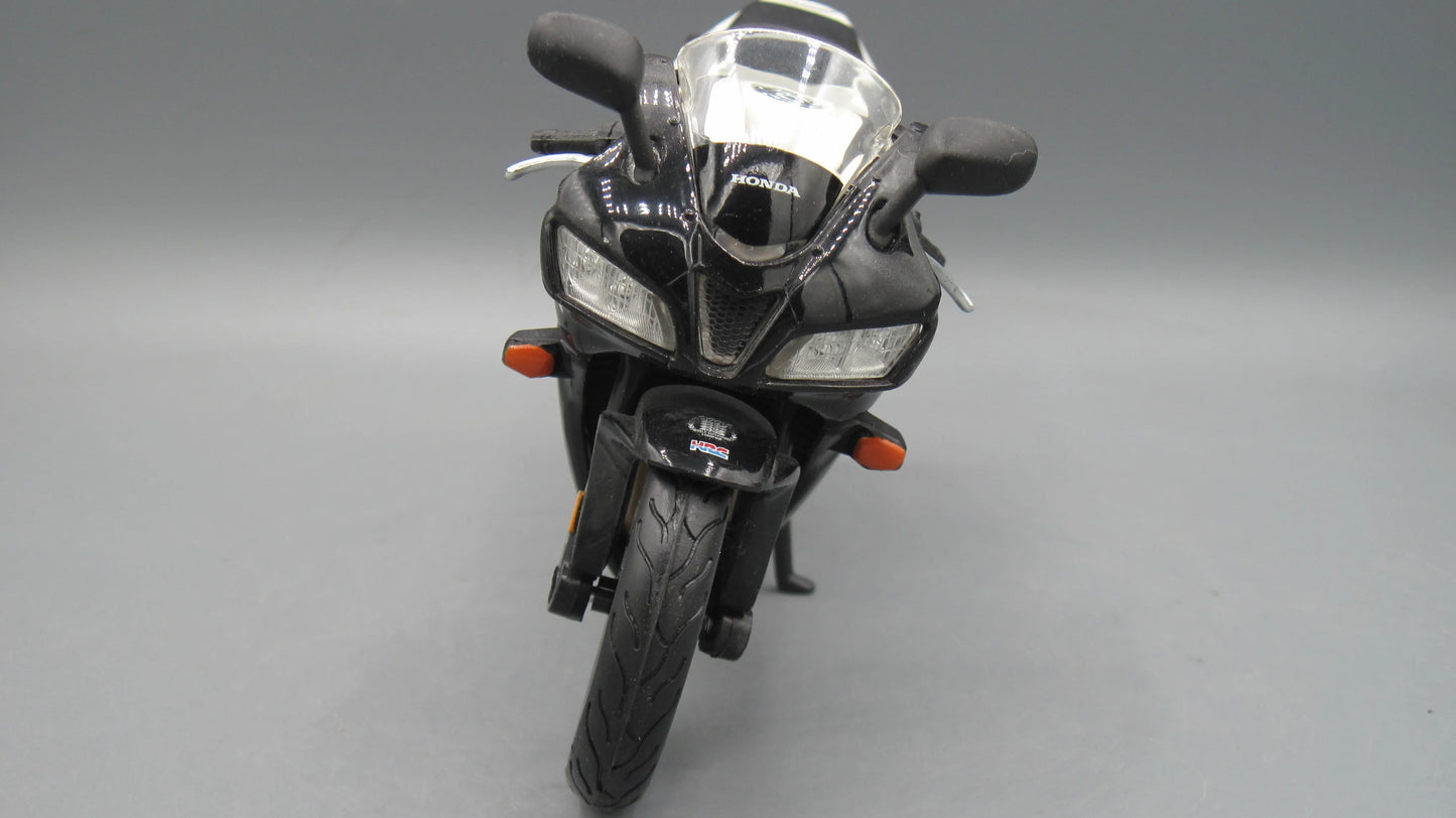 Maisto Honda CBR 1000RR White + Black
