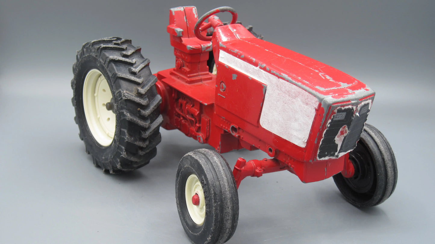ERTL International Harvester STK 415 Red