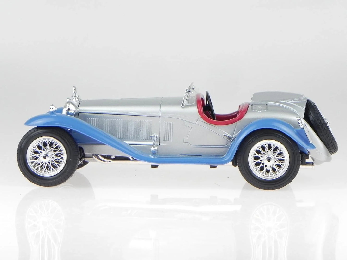 Bburago Alfa Romeo 8C 2300 Spider Touring Silver, Blue