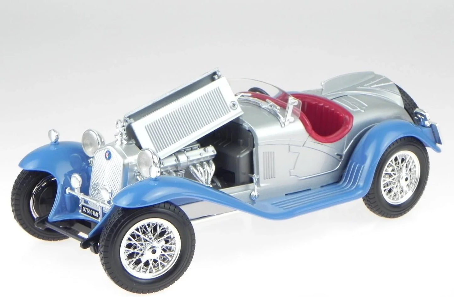 Bburago Alfa Romeo 8C 2300 Spider Touring Silver, Blue