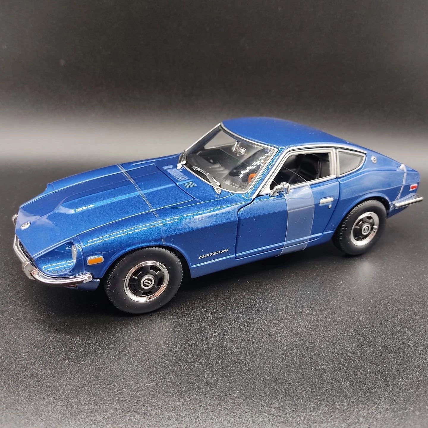 Maisto Special Edition Datsun 24OZ Blue