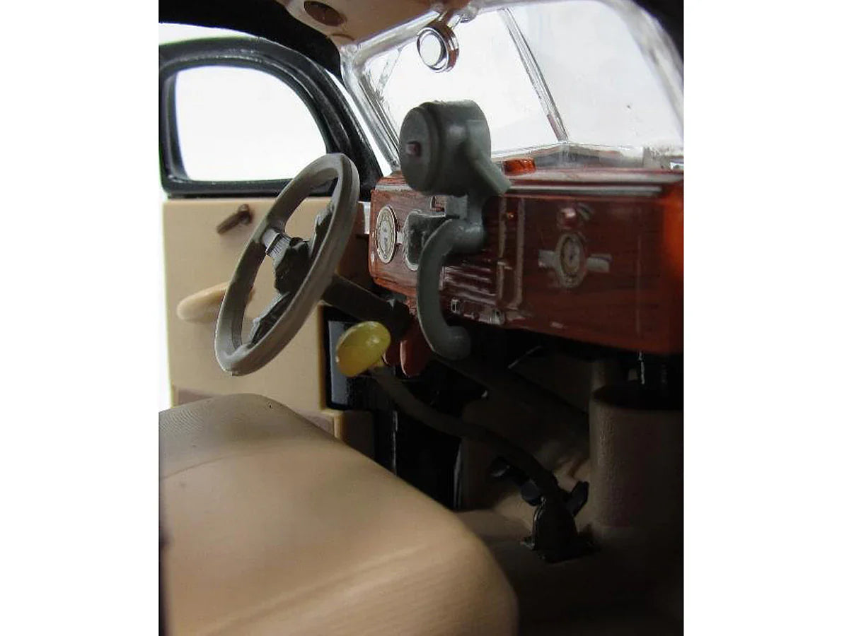 Maisto Special Edition Ford Deluxe 1939 Black Police Edition