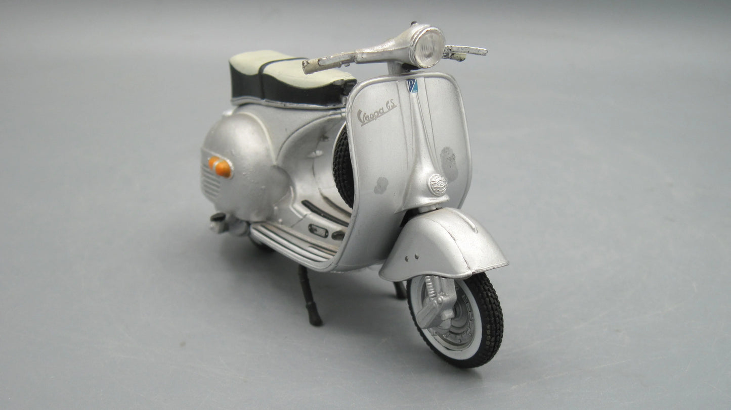 Maisto Vespa Messerschmitt 150 GS 1961 Silver