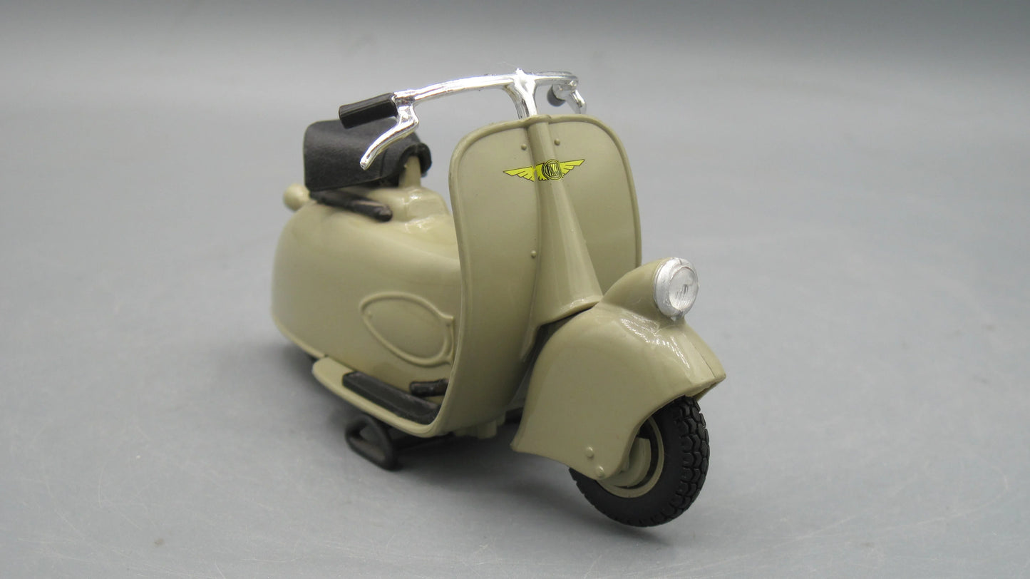 Maisto Vespa MP5 Paperino 1945 Gold