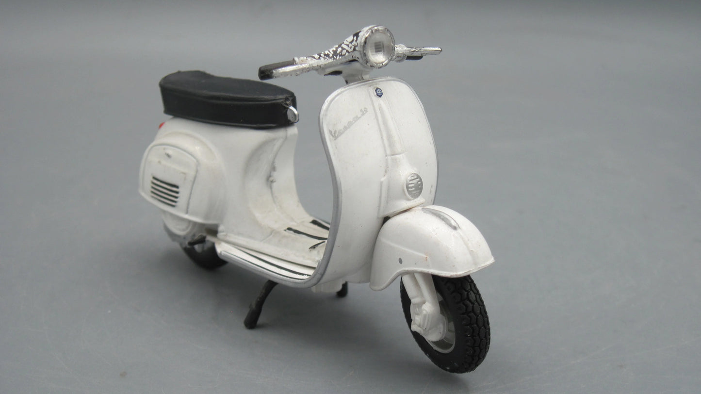 Maisto Vespa 150 1956 White