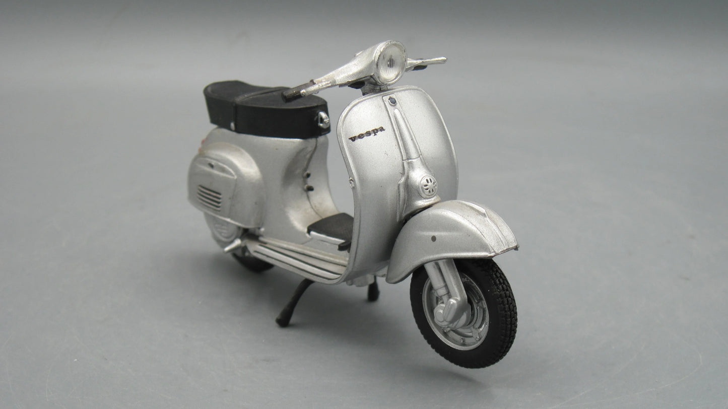 Maisto Vespa Messerschmitt 150 GS 1961 Silver