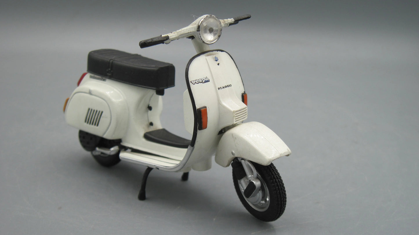 Maisto Vespa PK 125 Automatica 1984 White