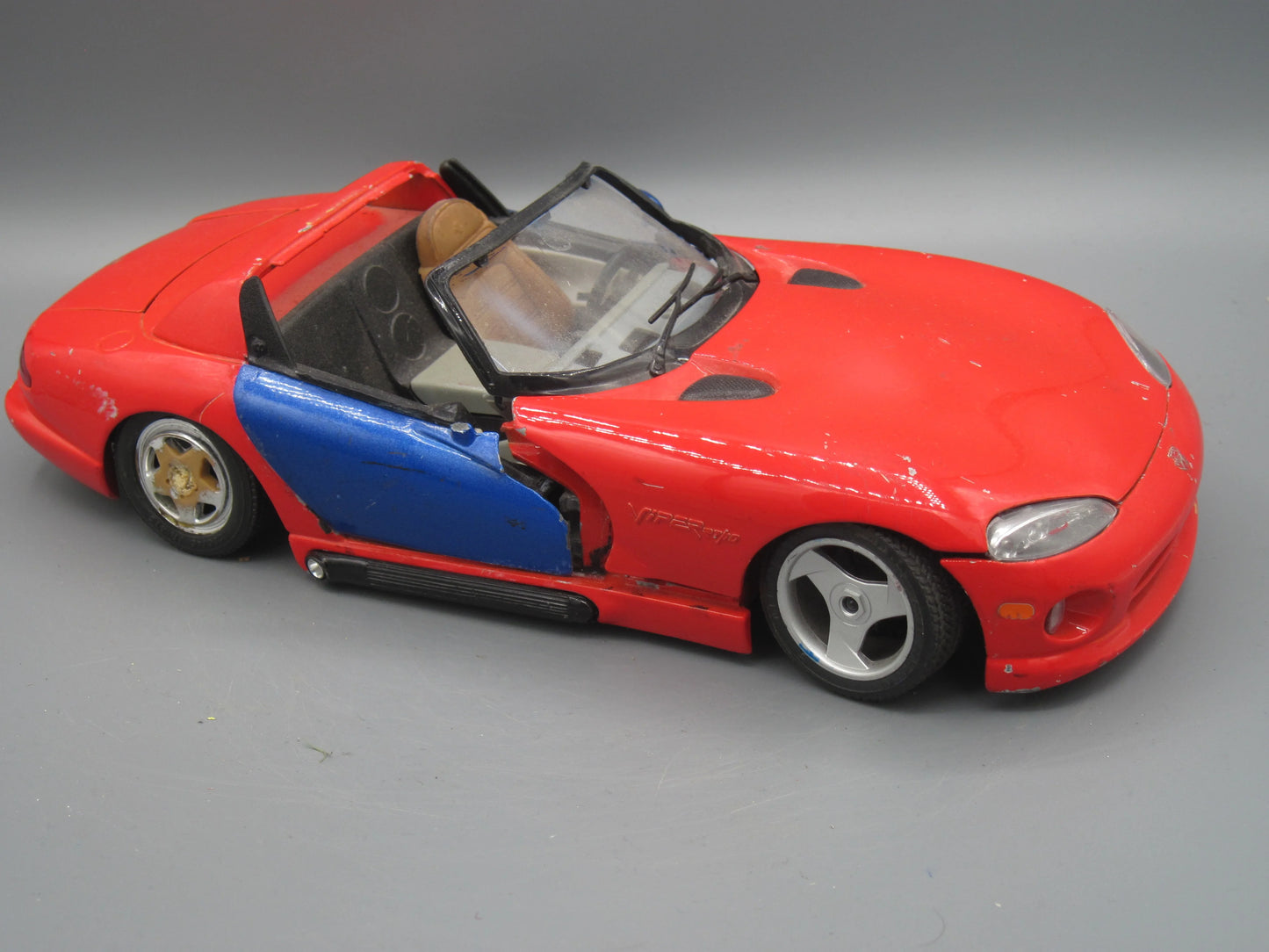 Bburago Dodge Viper RT/10 Red