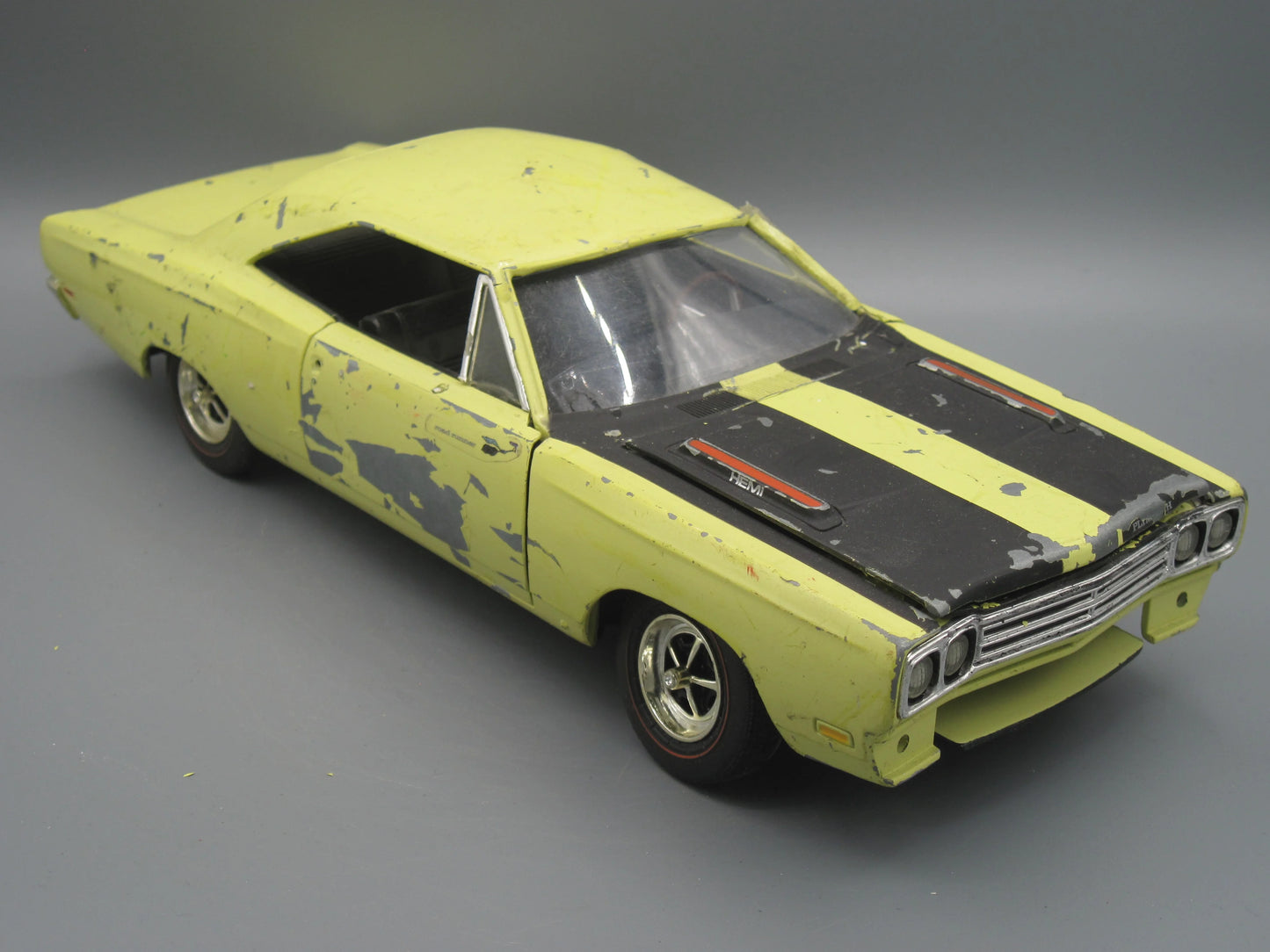 ERTL Chrysler Plymouth Road Runner 1969 Yellow