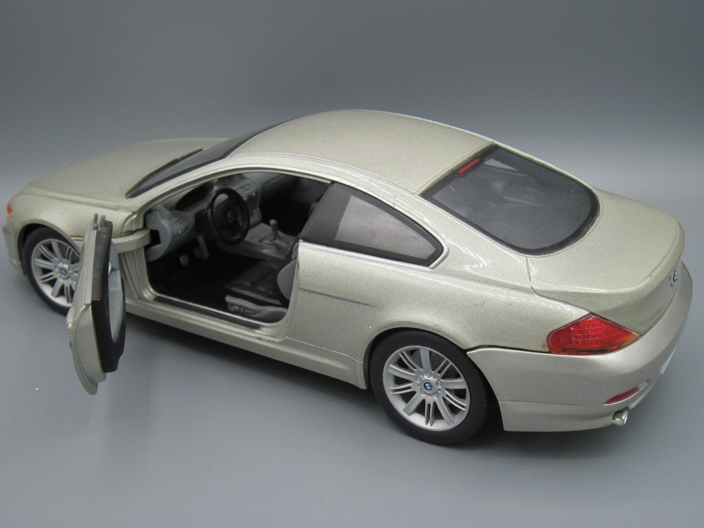 Hot Wheels BMW 645Ci Coupe Gold