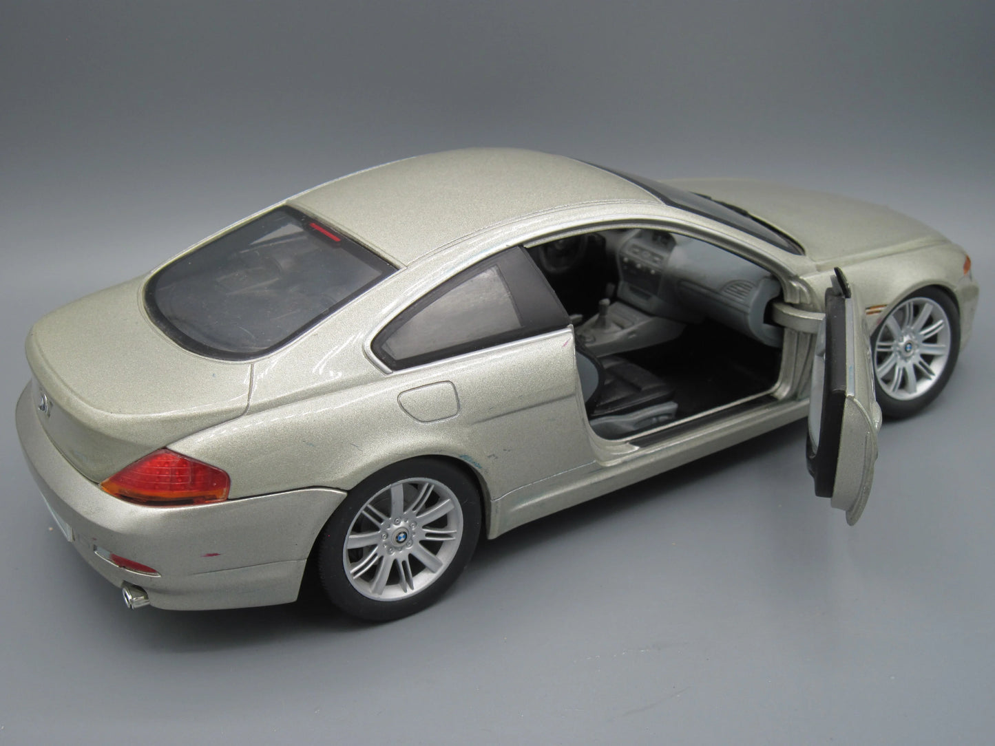 Hot Wheels BMW 645Ci Coupe Gold