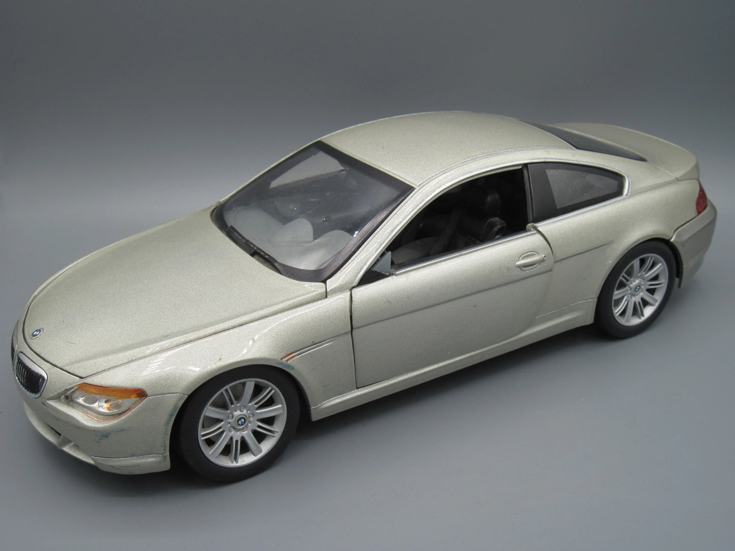 Hot Wheels BMW 645Ci Coupe Gold