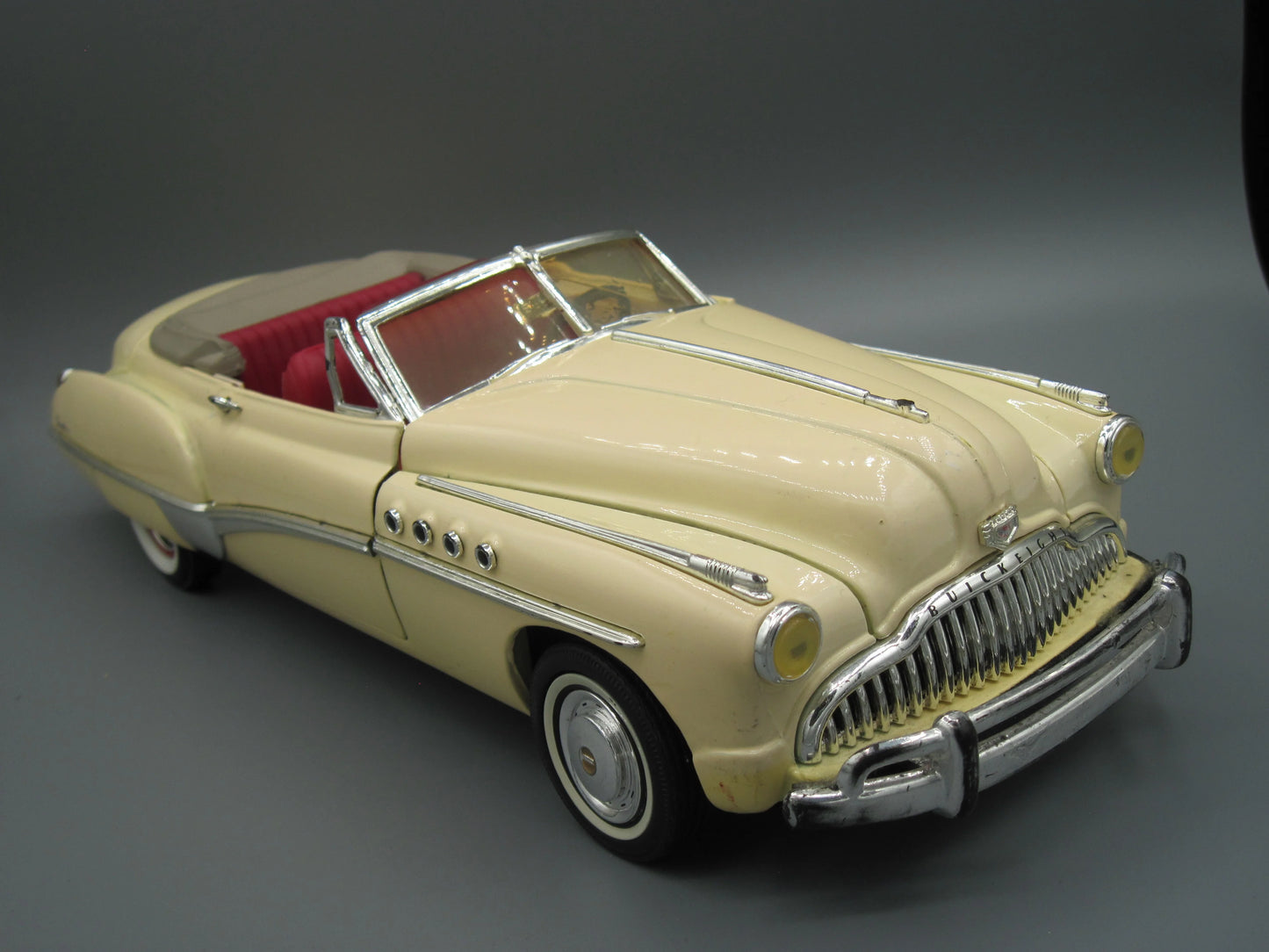 Motor Max Special Edition Buick Fireball Eight 1949 Cream, Yellow