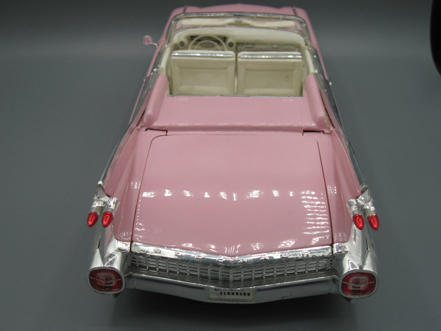 Maisto Special Edition Cadillac Eldorado Biarritz - Convertible 1959 Pink