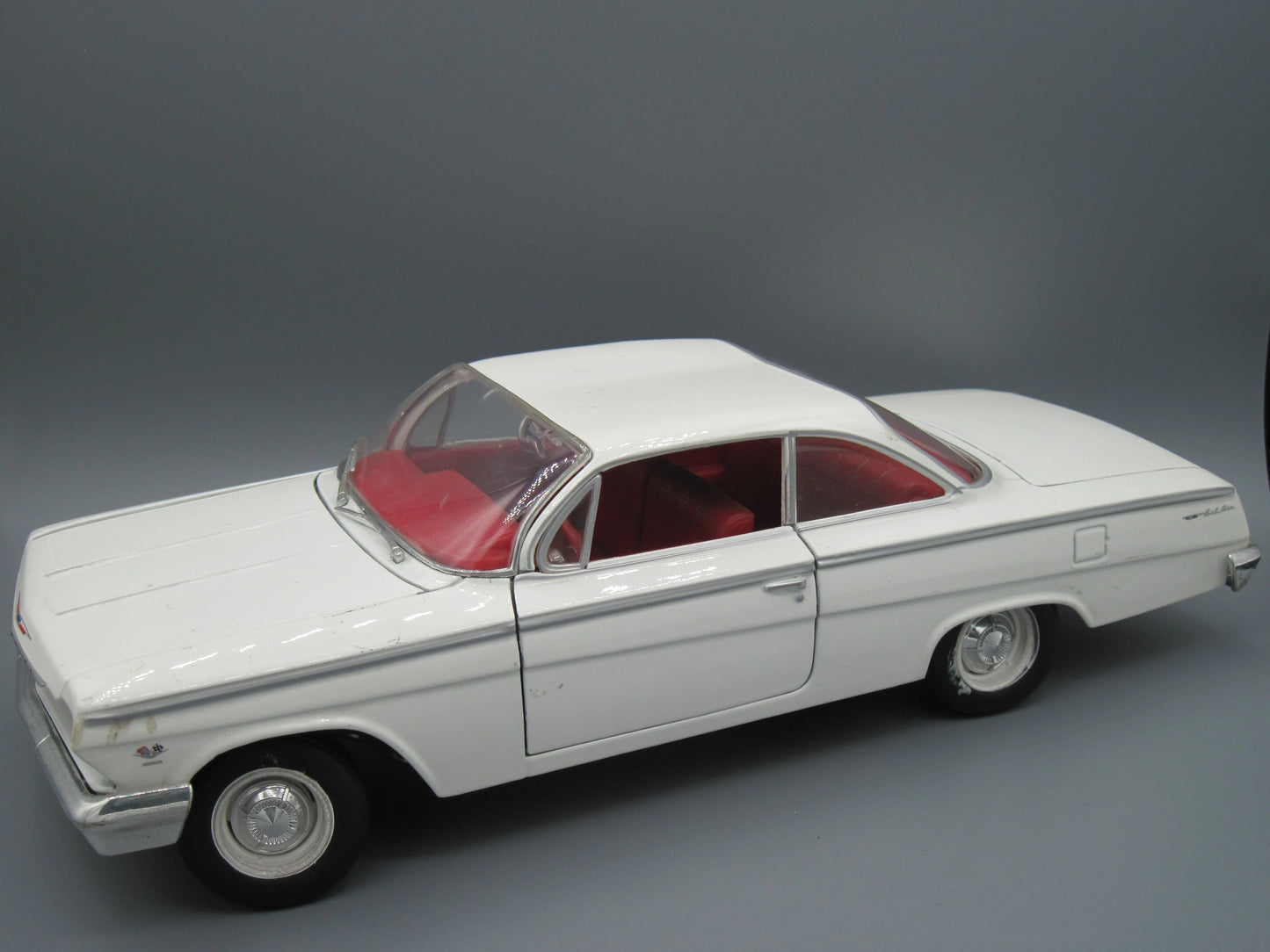 Maisto Special Edition Chevrolet Bel Air 1962 White
