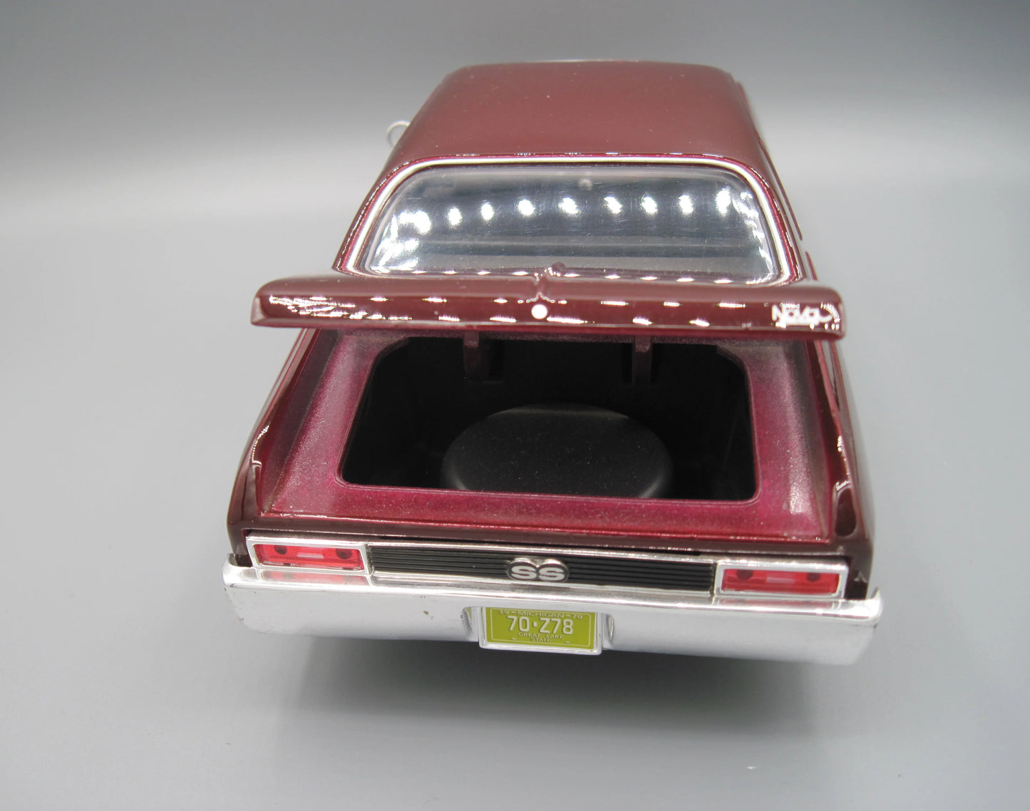Maisto Special Edition Chevrolet Nova SS 396 1970 Red