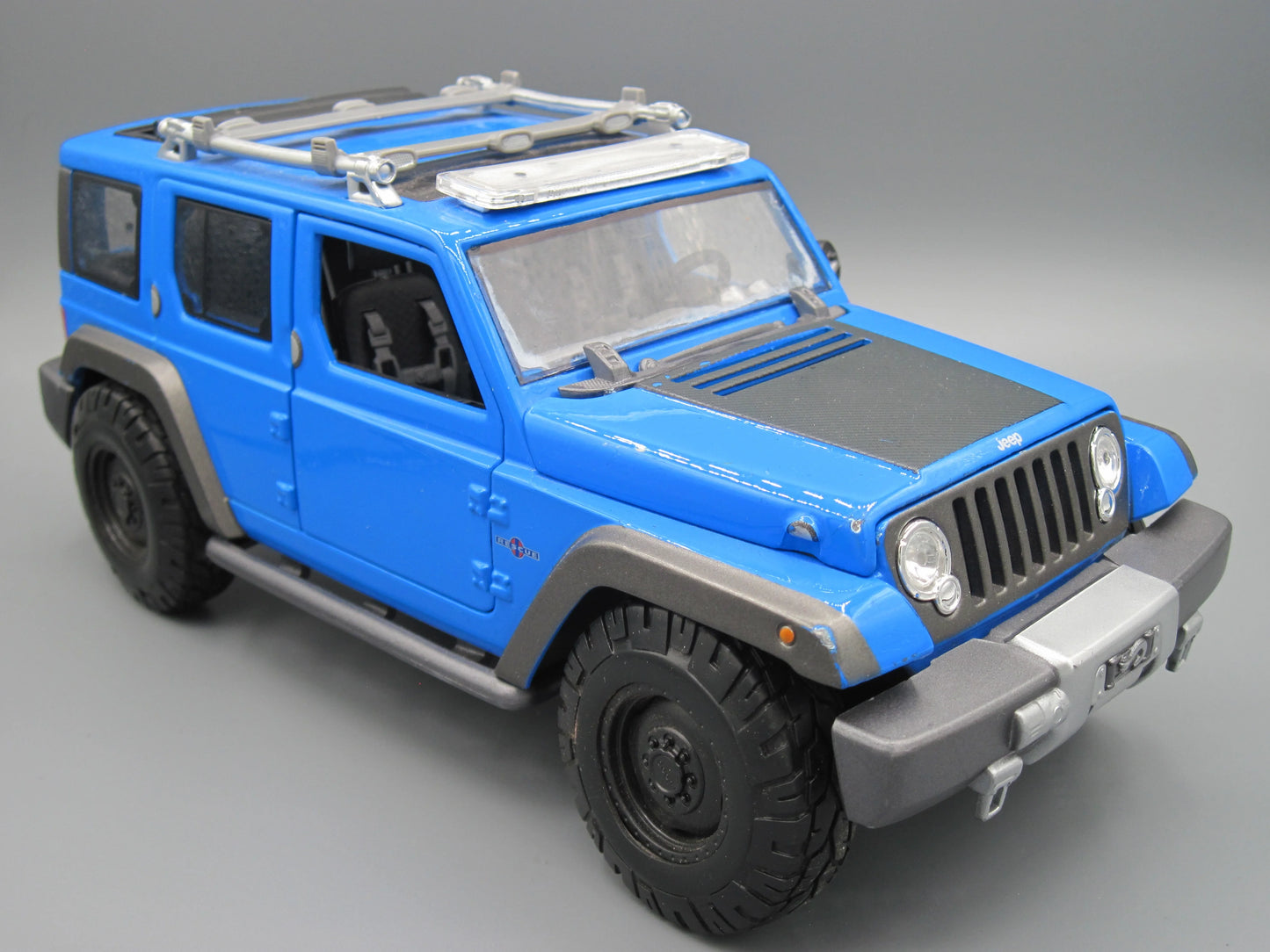 Maisto Special Edition Jeep Rescue Concept Blue