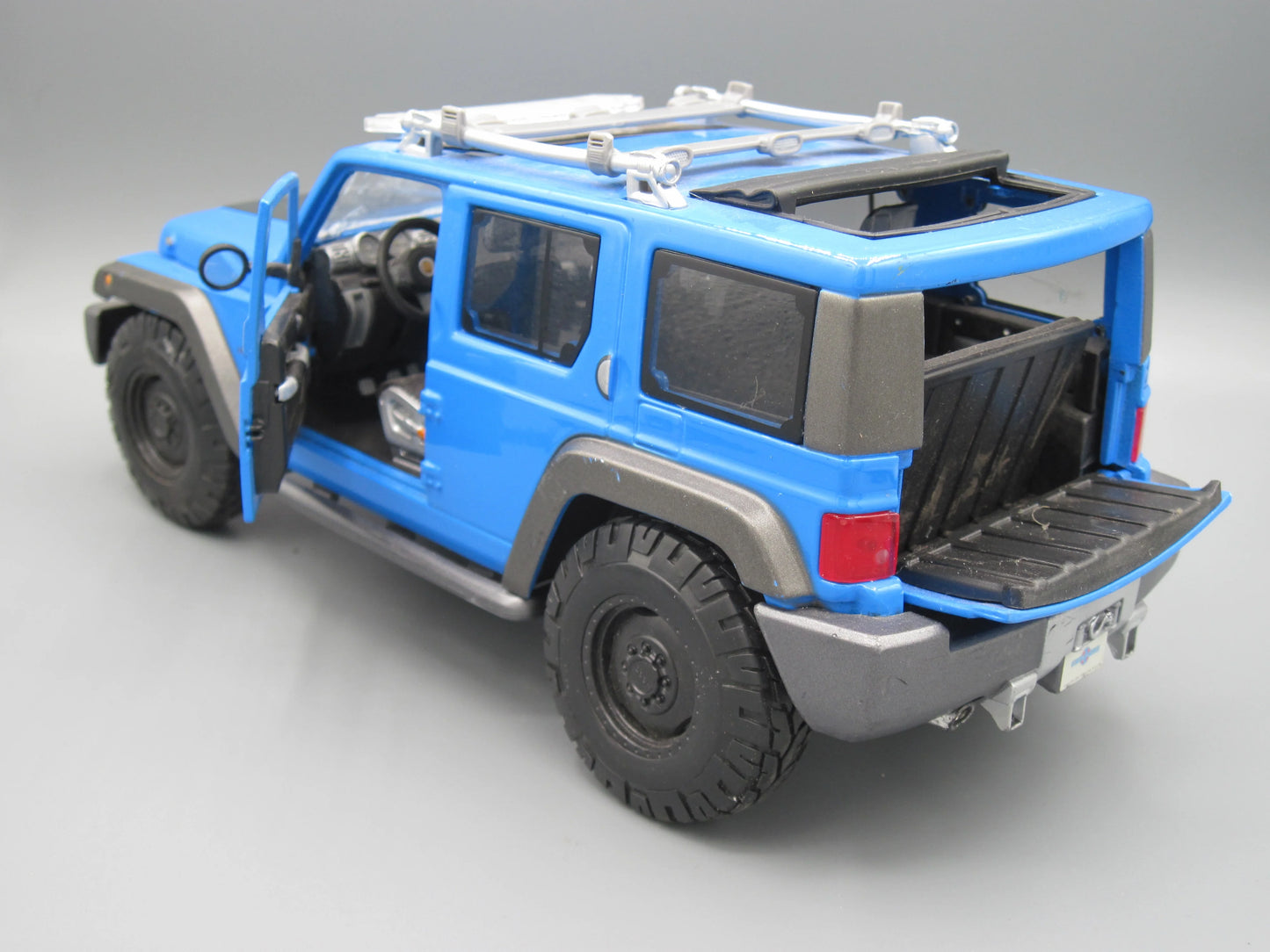 Maisto Special Edition Jeep Rescue Concept Blue
