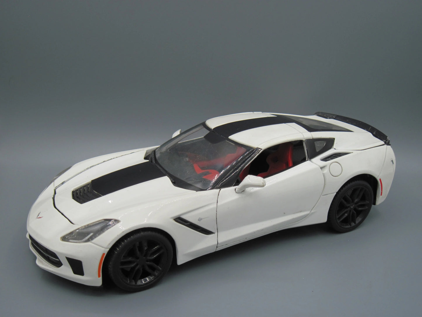 Maisto Special Edition Chevrolet Corvette Stingray 2014 White