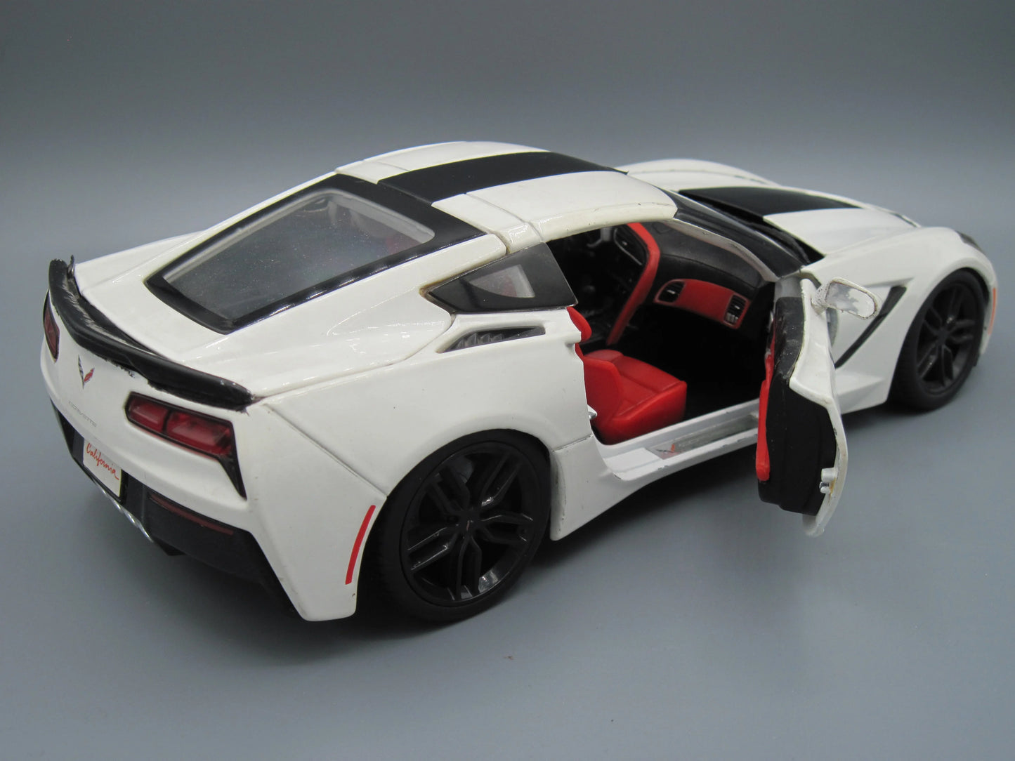 Maisto Special Edition Chevrolet Corvette Stingray 2014 White