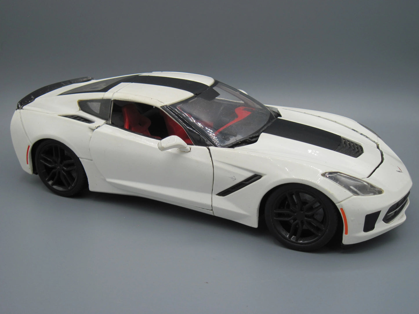 Maisto Special Edition Chevrolet Corvette Stingray 2014 White