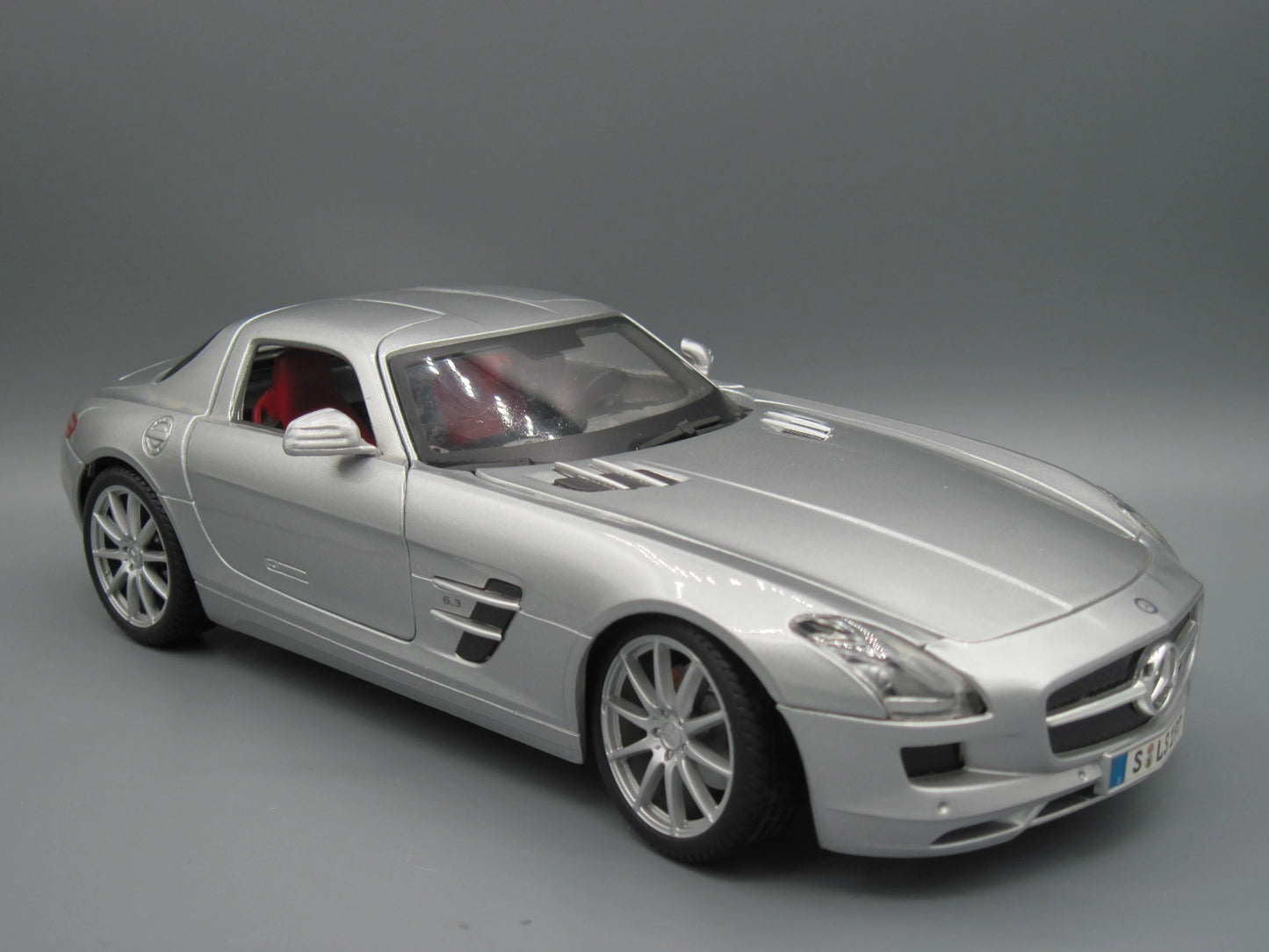 Maisto Special Edition Mercedes-Benz SLS AMG Silver