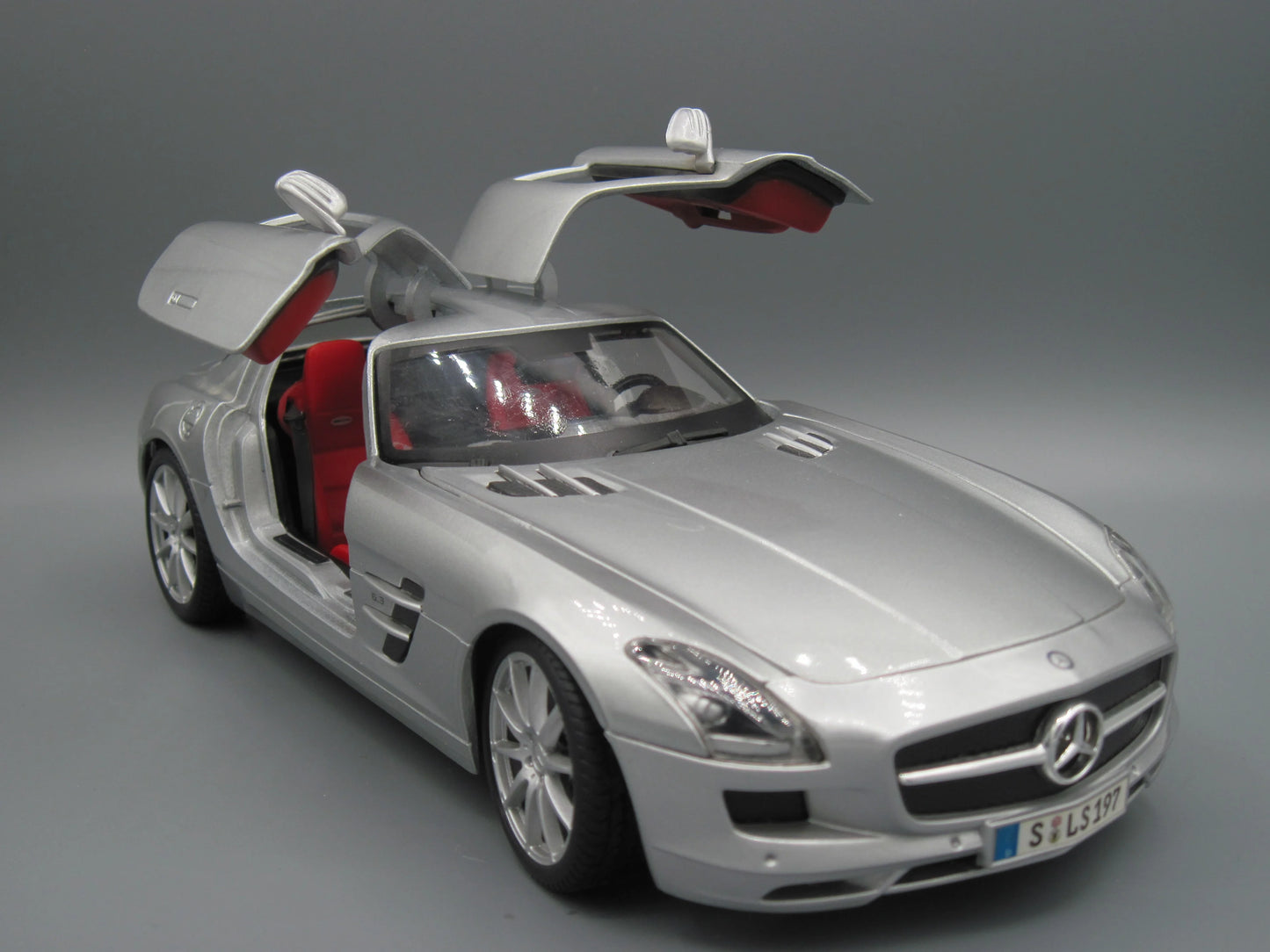 Maisto Special Edition Mercedes-Benz SLS AMG Silver