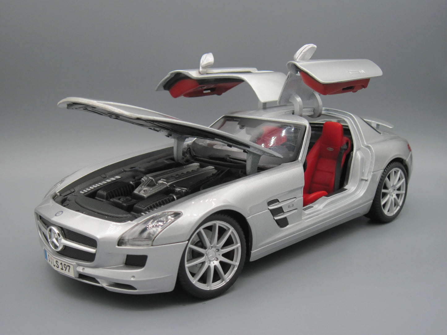 Maisto Special Edition Mercedes-Benz SLS AMG Silver