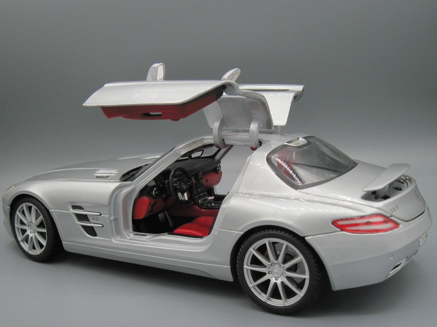 Maisto Special Edition Mercedes-Benz SLS AMG Silver