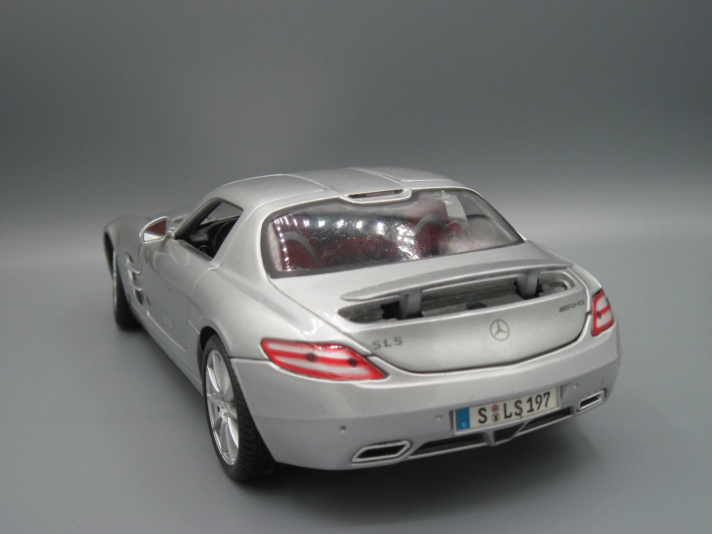 Maisto Special Edition Mercedes-Benz SLS AMG Silver