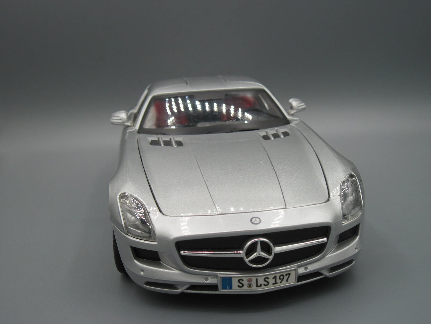 Maisto Special Edition Mercedes-Benz SLS AMG Silver
