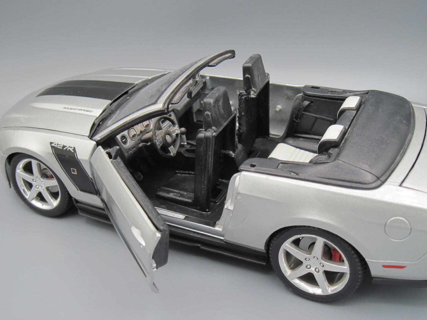 Maisto Special Edition Ford Mustang Roush 427R 2010 Silver
