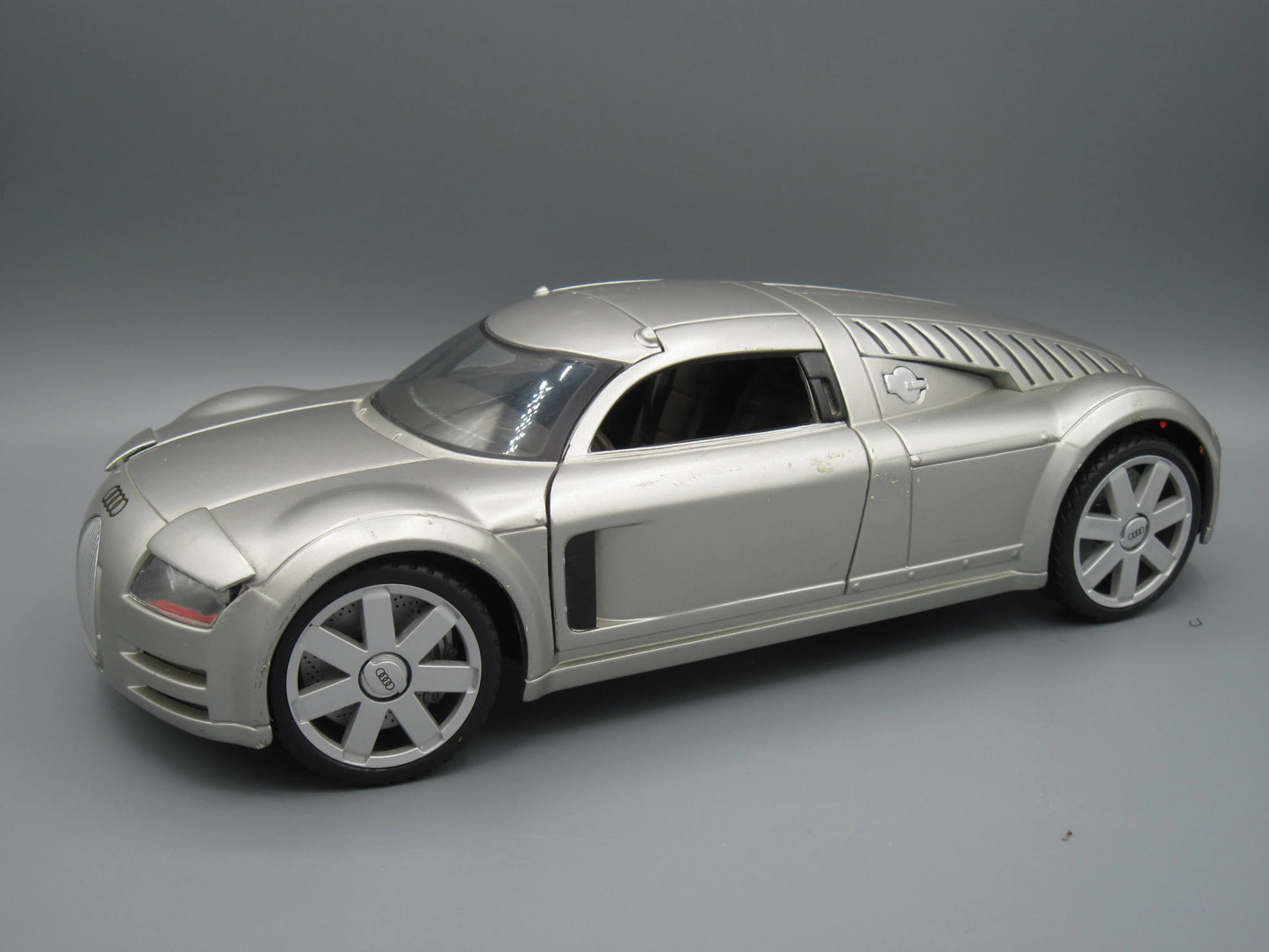 Maisto Special Edition Audi Supersportswagen Rosemeyer Silver