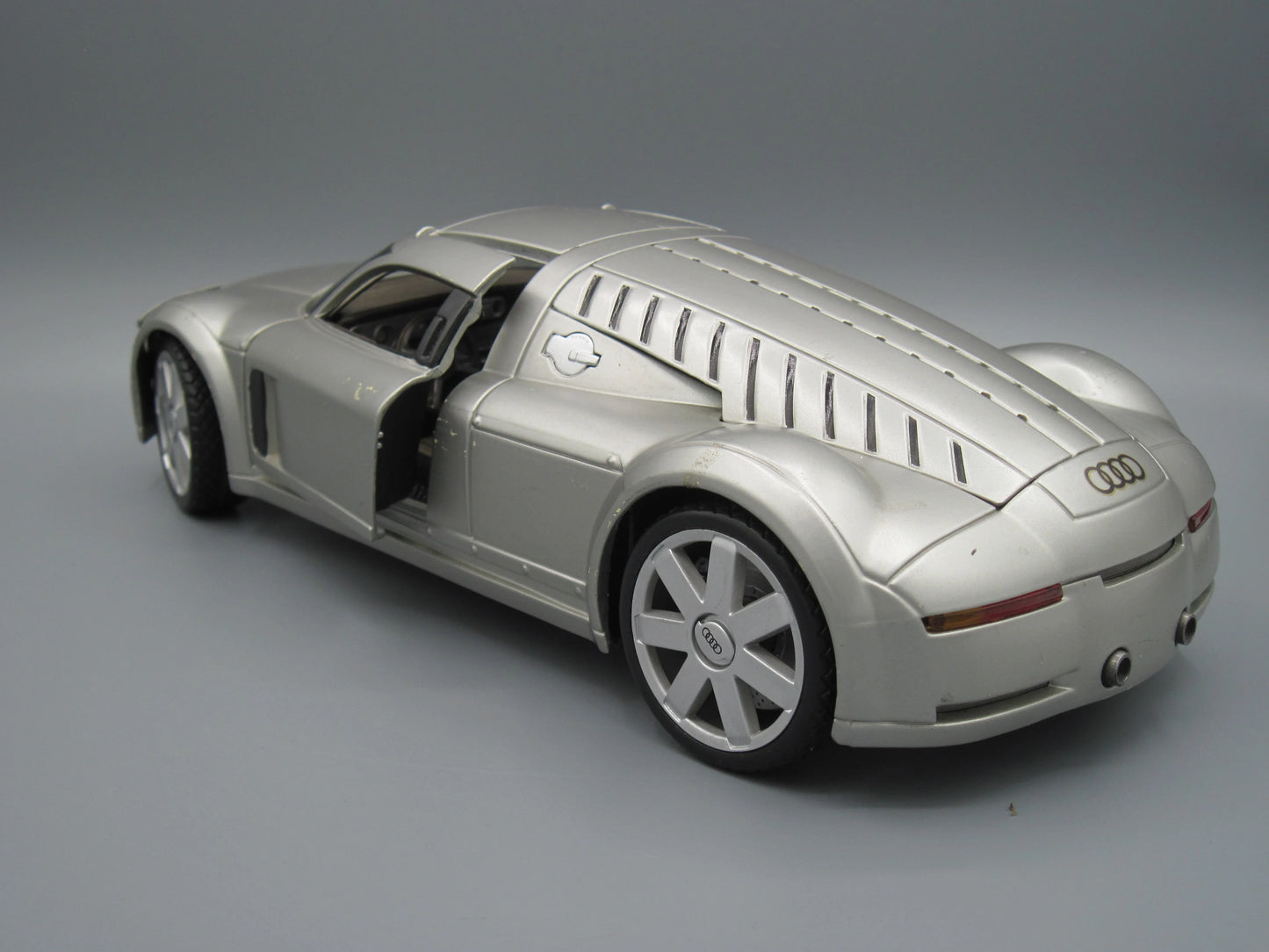 Maisto Special Edition Audi Supersportswagen Rosemeyer Silver