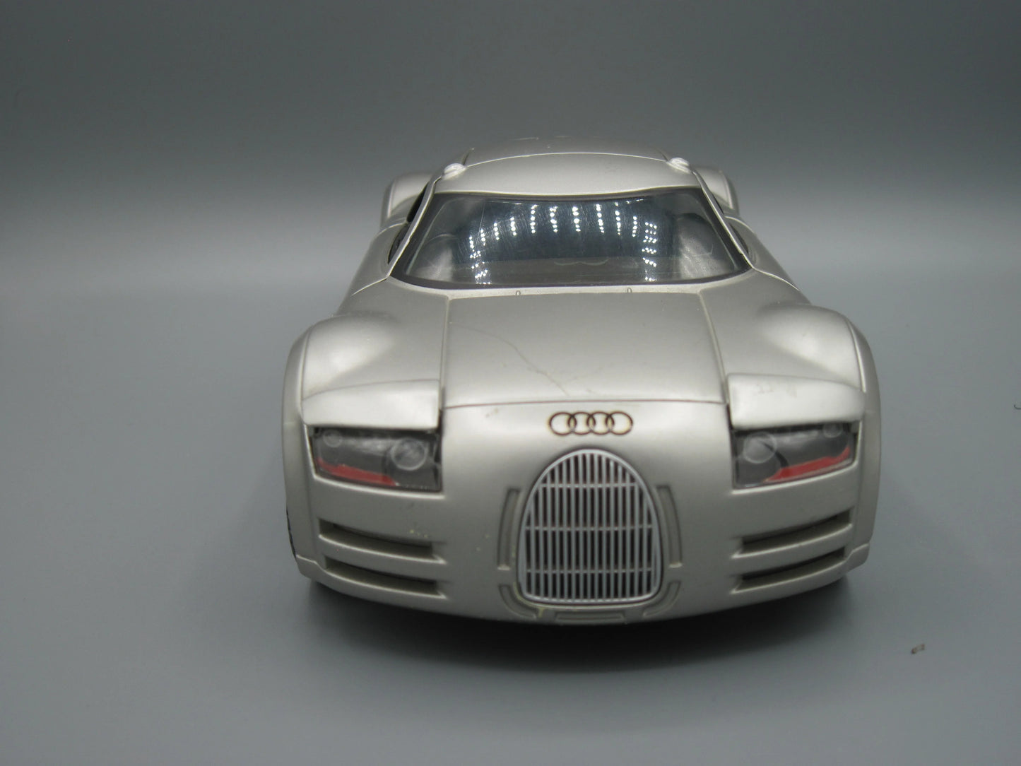 Maisto Special Edition Audi Supersportswagen Rosemeyer Silver