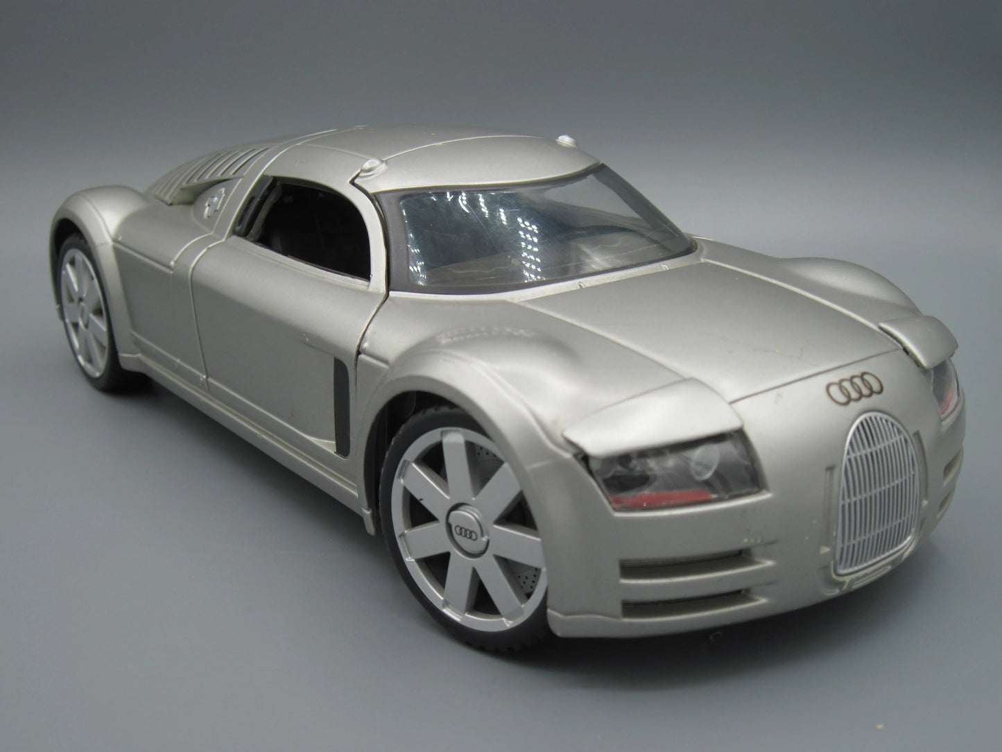 Maisto Special Edition Audi Supersportswagen Rosemeyer Silver