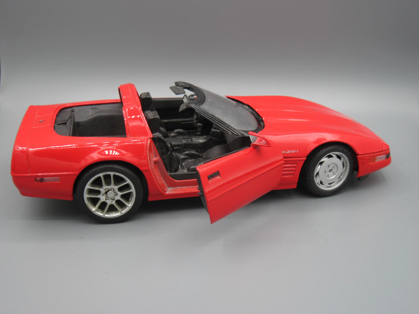 Maisto Special Edition Chevrolet Corvetter ZR-1 1992 Red