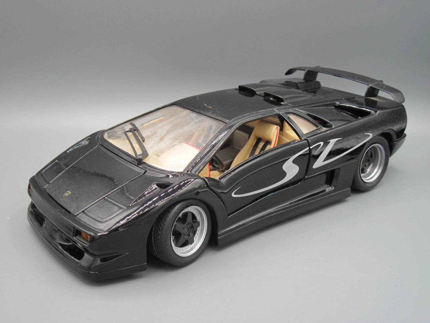 Maisto Special Edition Lamborghini Diablo SV Black