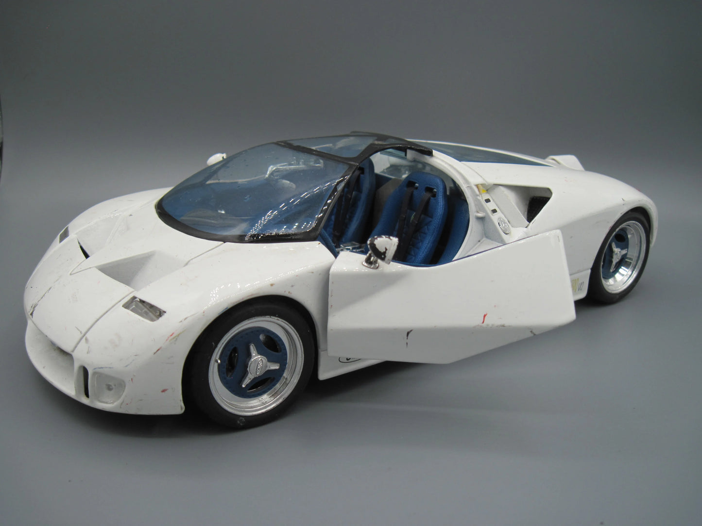 Maisto Special Edition Ford GT90 White