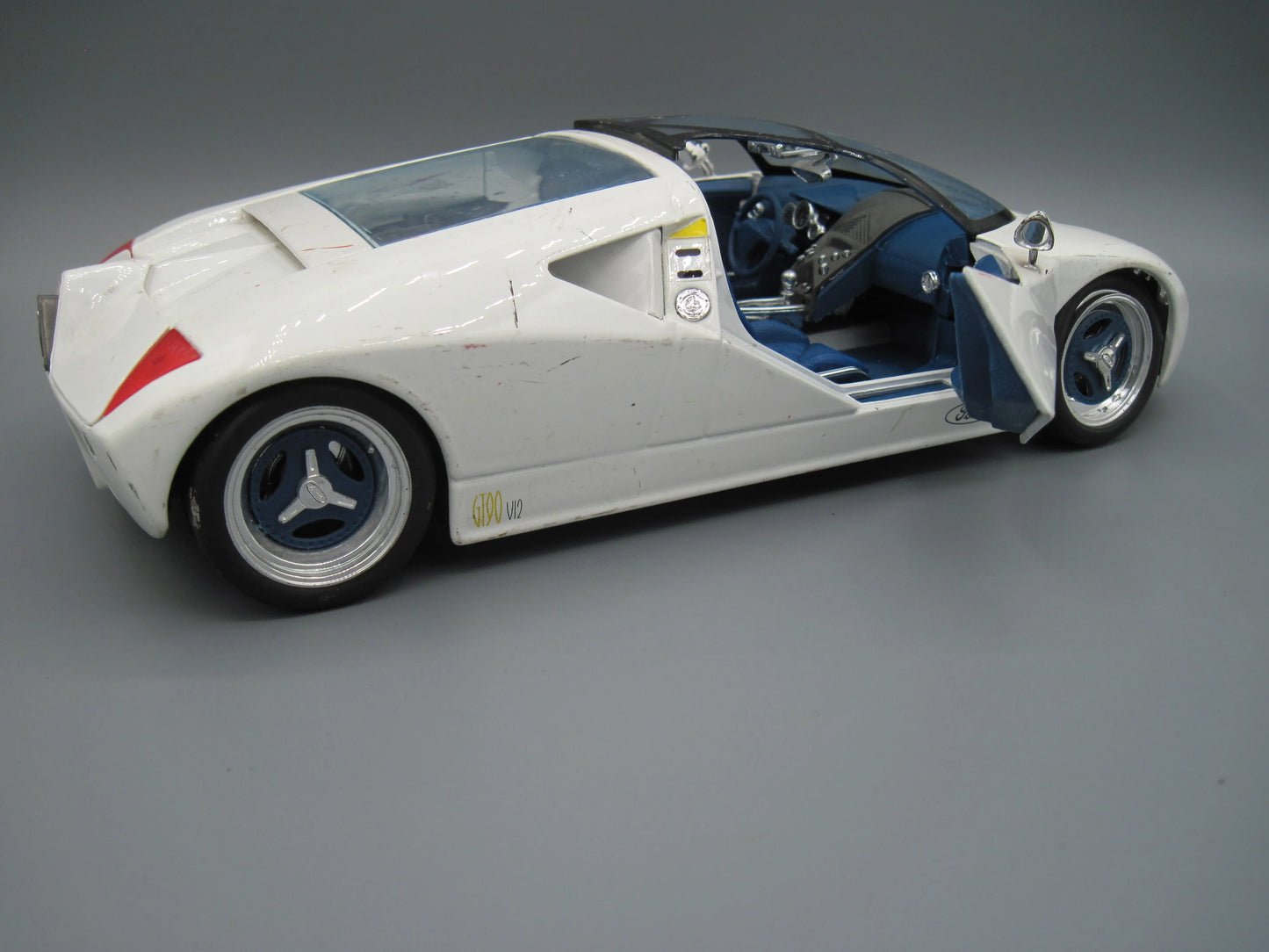 Maisto Special Edition Ford GT90 White