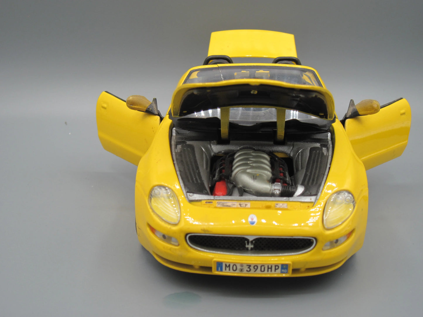 Maisto Special Edition Maserati Spyder Yellow