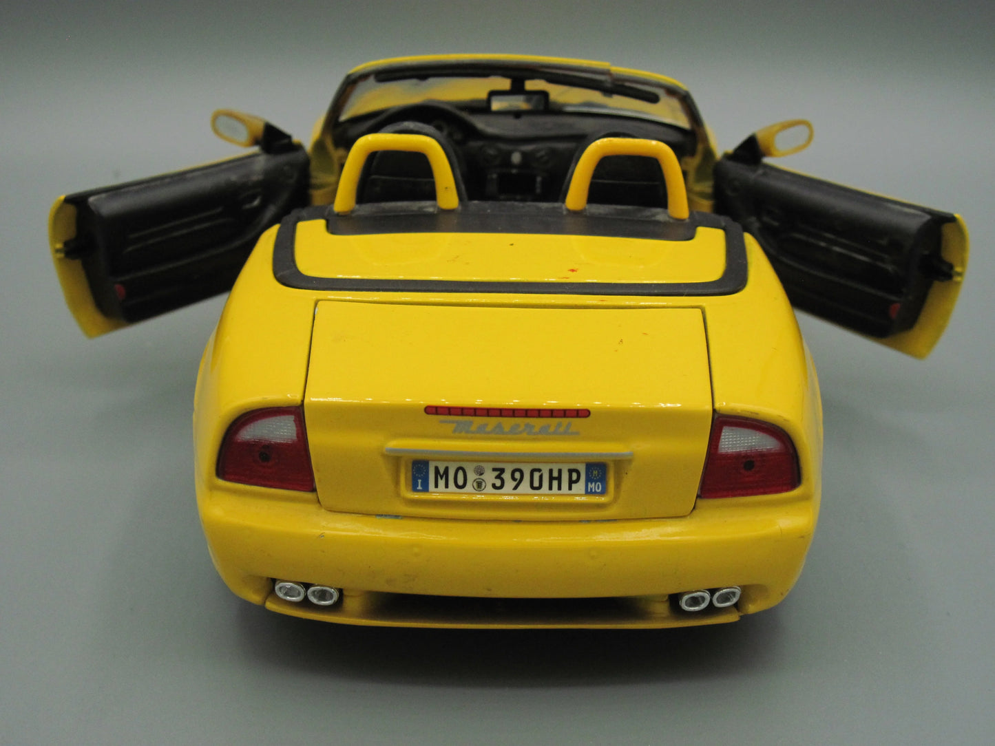 Maisto Special Edition Maserati Spyder Yellow