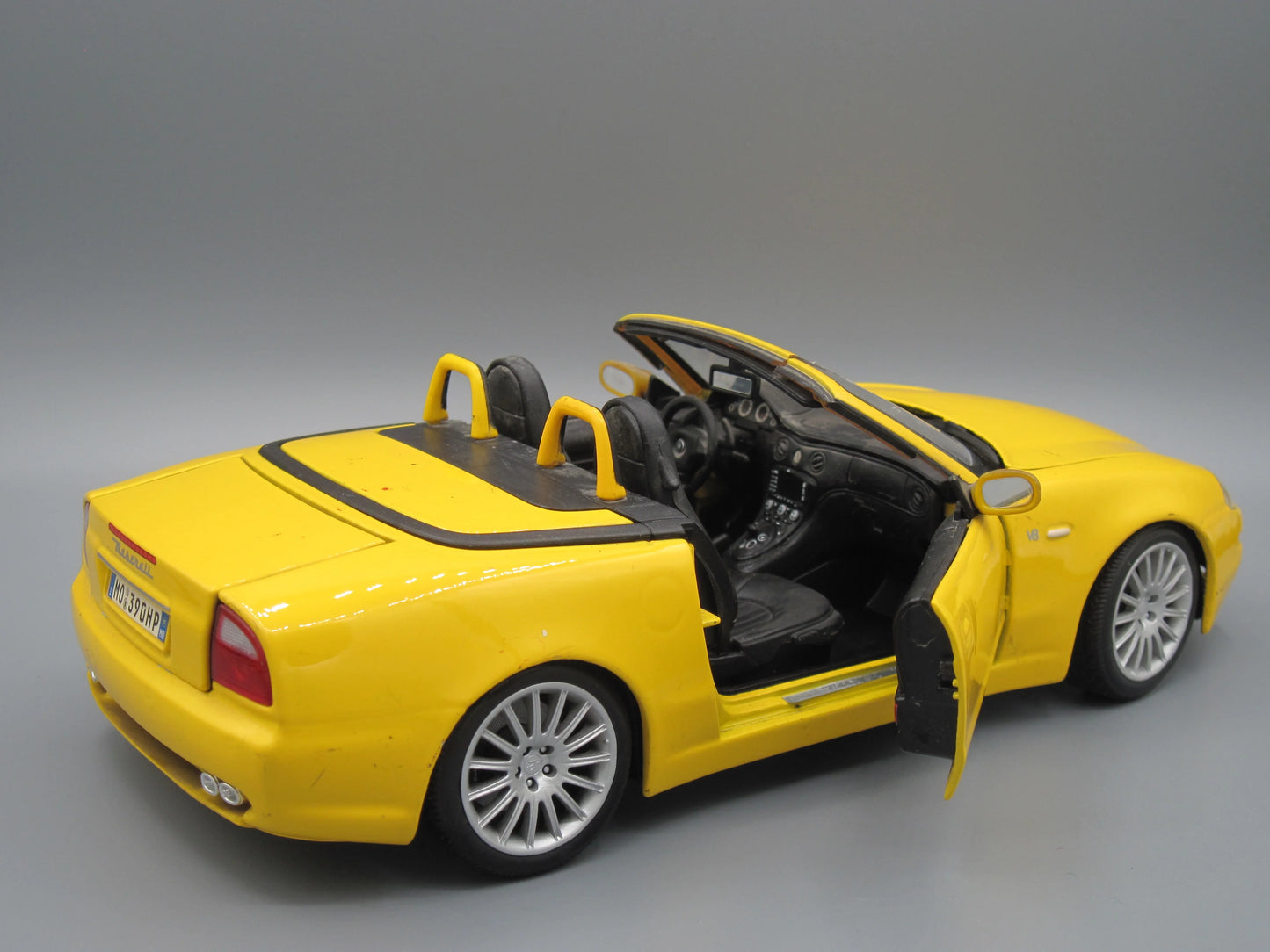 Maisto Special Edition Maserati Spyder Yellow