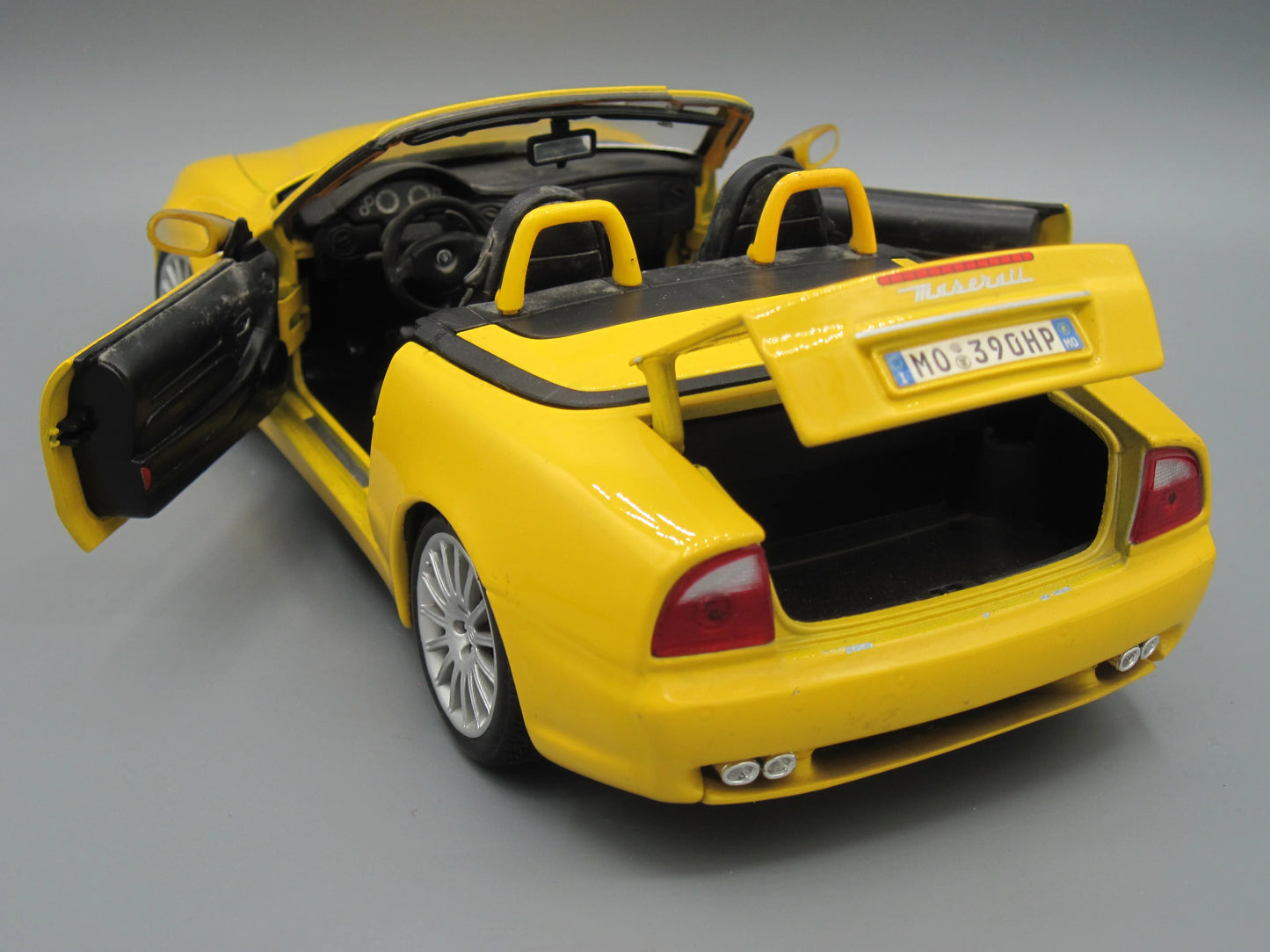 Maisto Special Edition Maserati Spyder Yellow