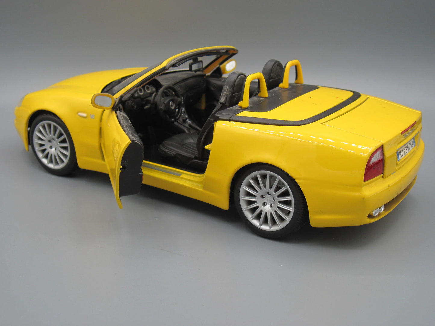 Maisto Special Edition Maserati Spyder Yellow