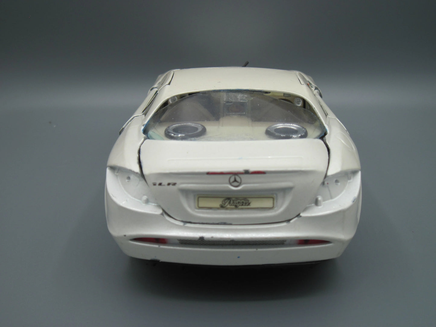 Maisto Special Edition Mercedes-Benz SlR McLaren White