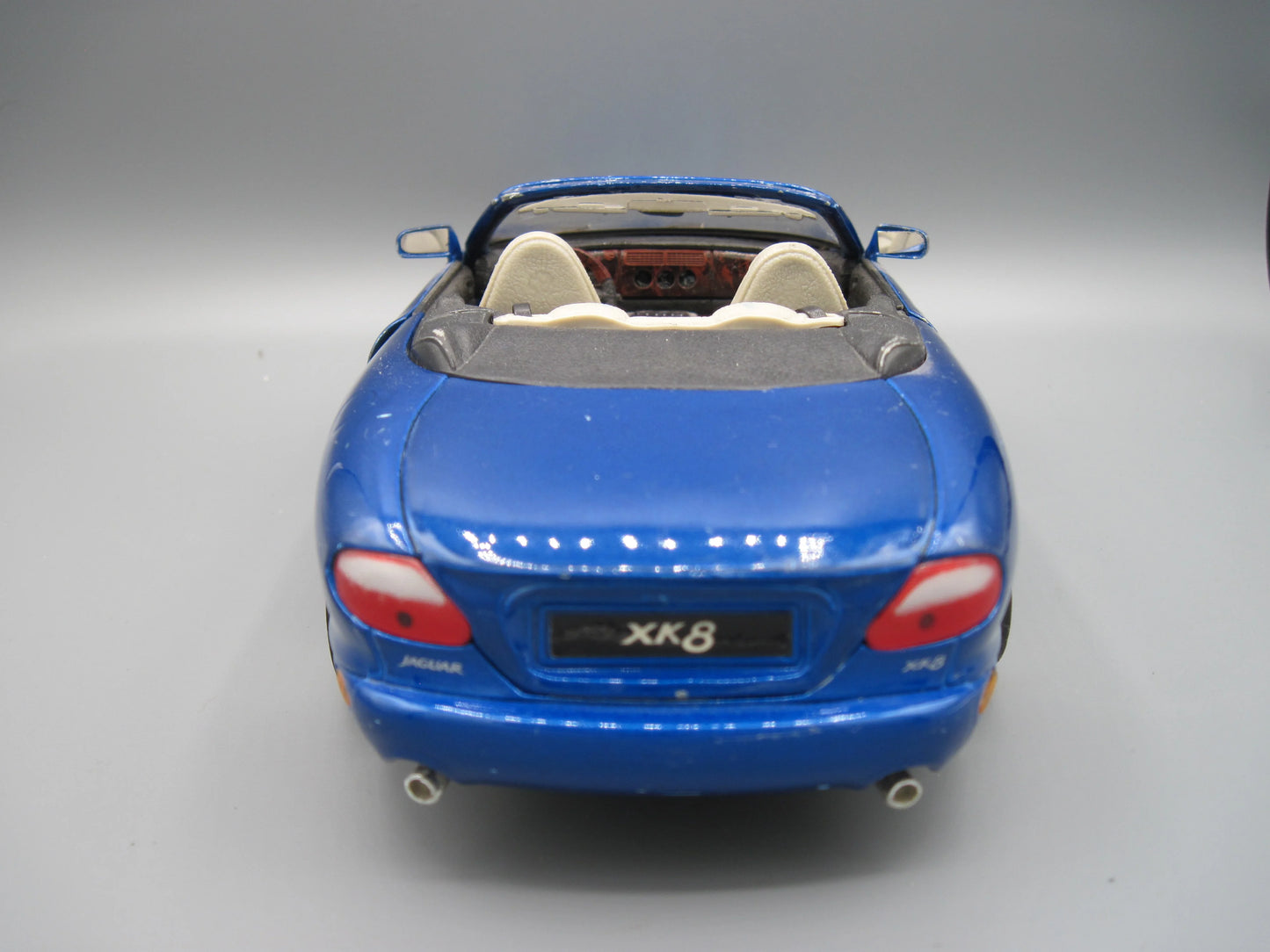 Maisto Special Edition Jaguar XK8 Blue