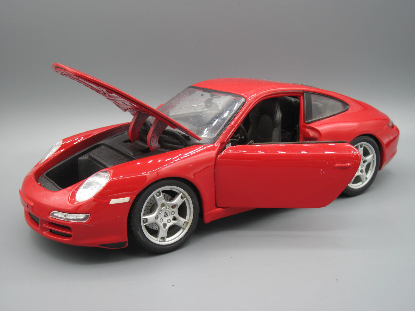 Maisto Special Edition Porsche 911 Carrera S Red