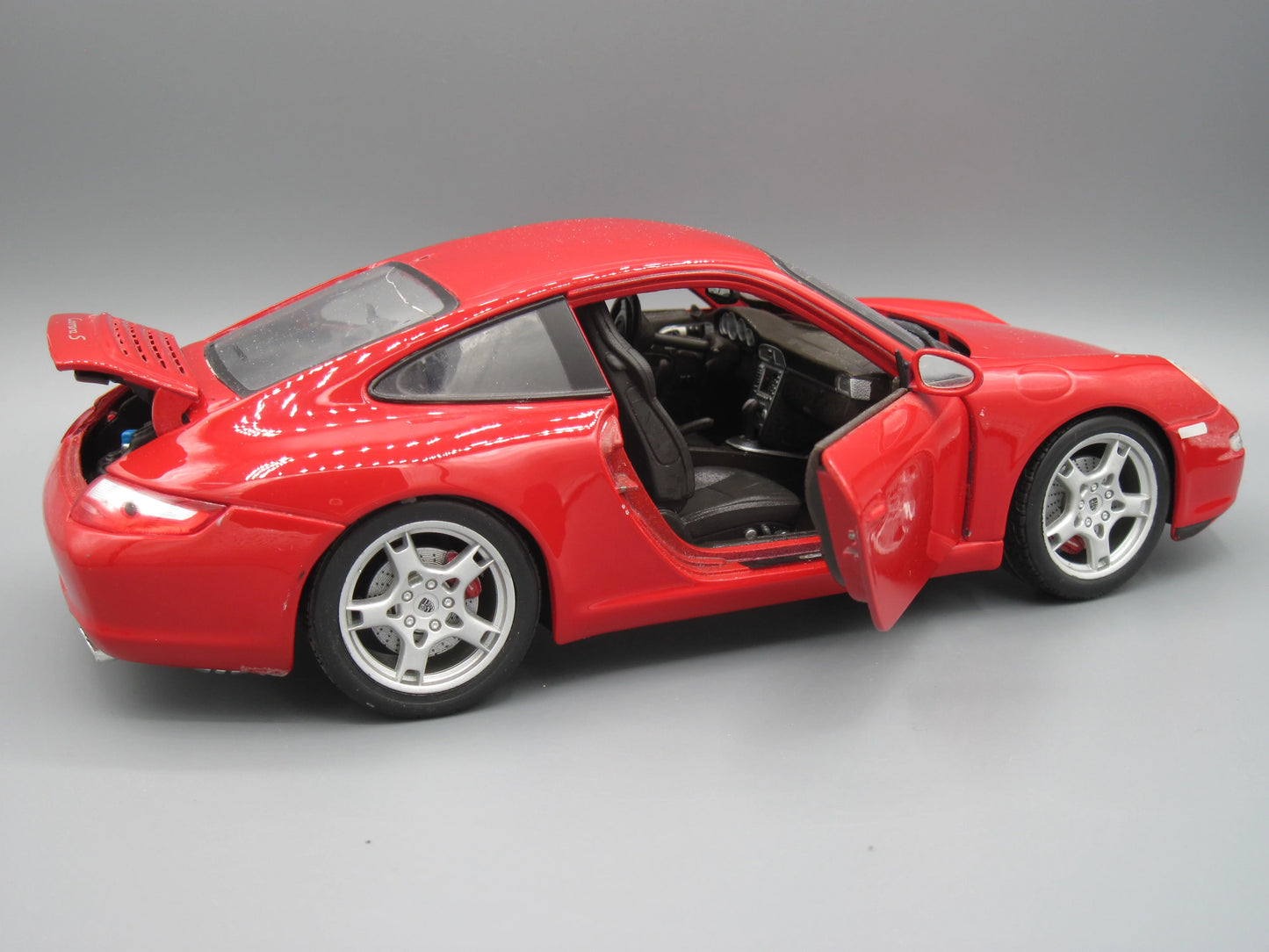 Maisto Special Edition Porsche 911 Carrera S Red