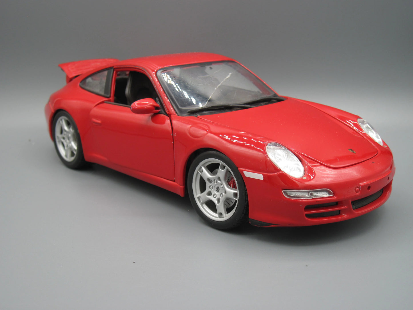 Maisto Special Edition Porsche 911 Carrera S Red